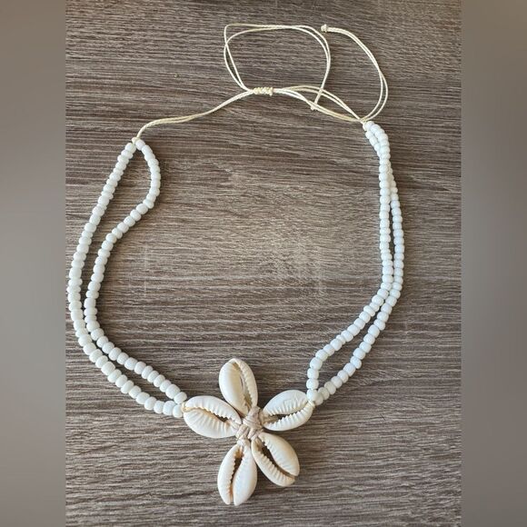 White Shell Beaded Necklace N894 - Picture 2 of 4